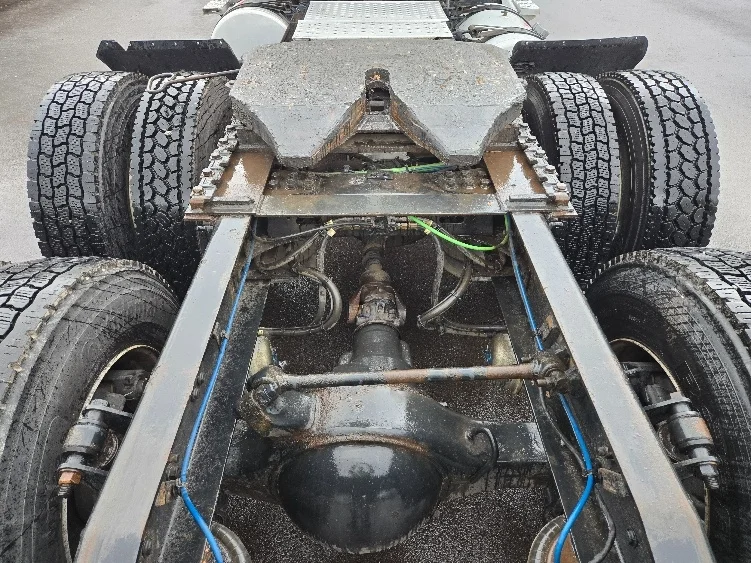 2019 Freightliner Cascadia - image 6