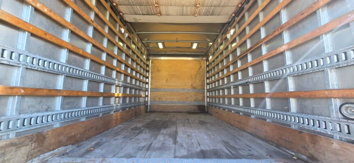 2020 Hino 195 in Bensalem, PA — photo 8