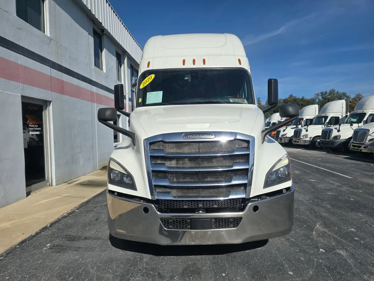 2020 Freightliner Cascadia in Tampa, FL — photo 2