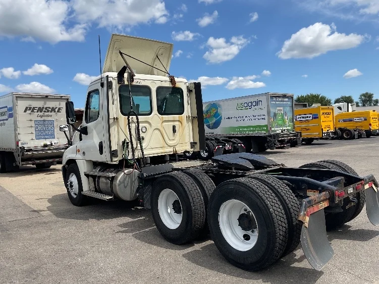 2019 Freightliner Cascadia in Chicago (Melrose Park), IL — photo 5