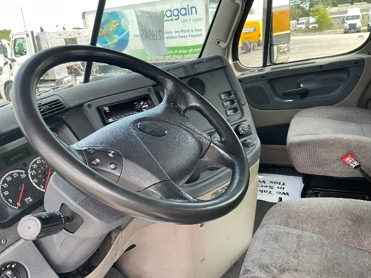 2019 Freightliner Cascadia in Chicago (Melrose Park), IL — photo 10