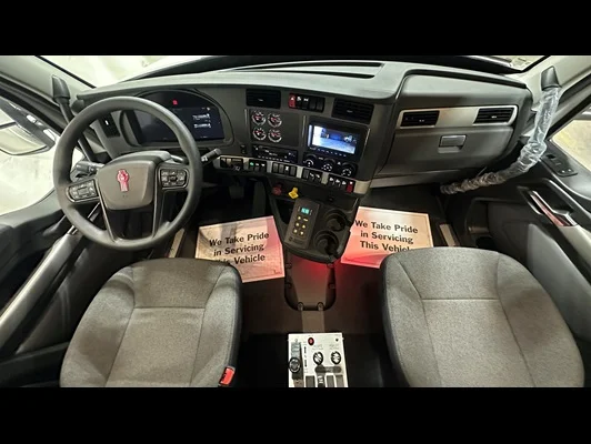 2027 Kenworth T880 in Raleigh, NC — photo 2