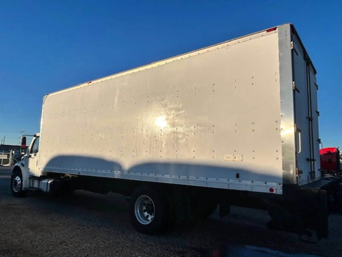 2015 Freightliner M2 106 - image 6