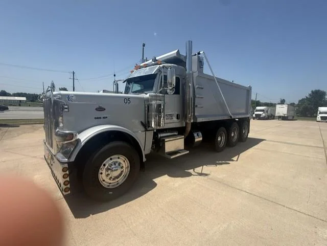 2019 Peterbilt 379 — photo 3