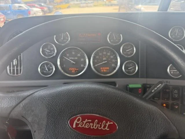 2019 Peterbilt 379 — photo 8