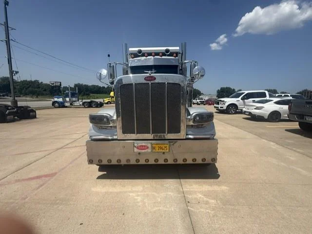 2019 Peterbilt 379 — photo 9