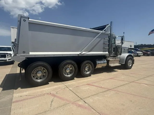 2019 Peterbilt 379 — photo 6