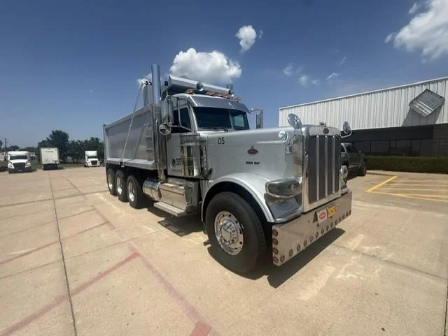 2019 Peterbilt 379 — photo 2