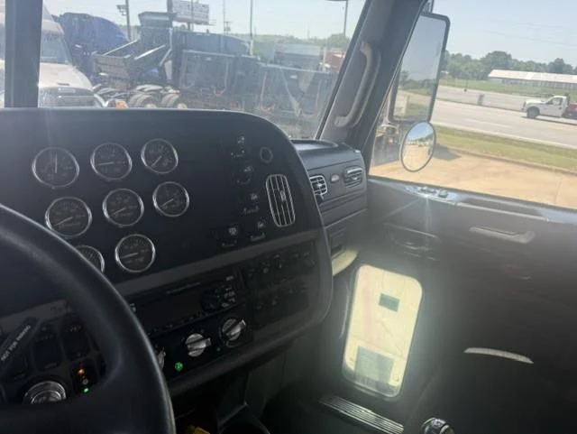 2019 Peterbilt 379 — photo 10