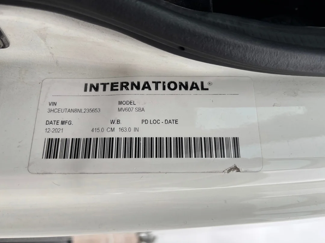 2022 International MV - image 3