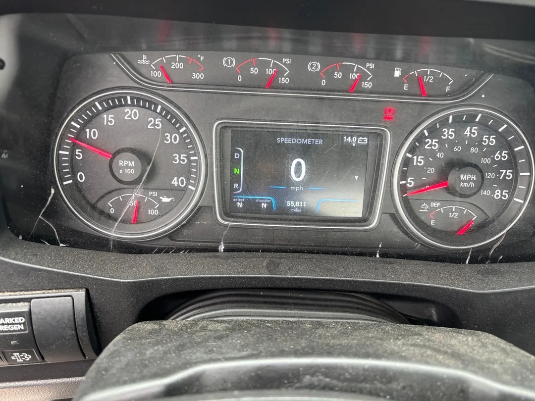 2022 International MV - image 5