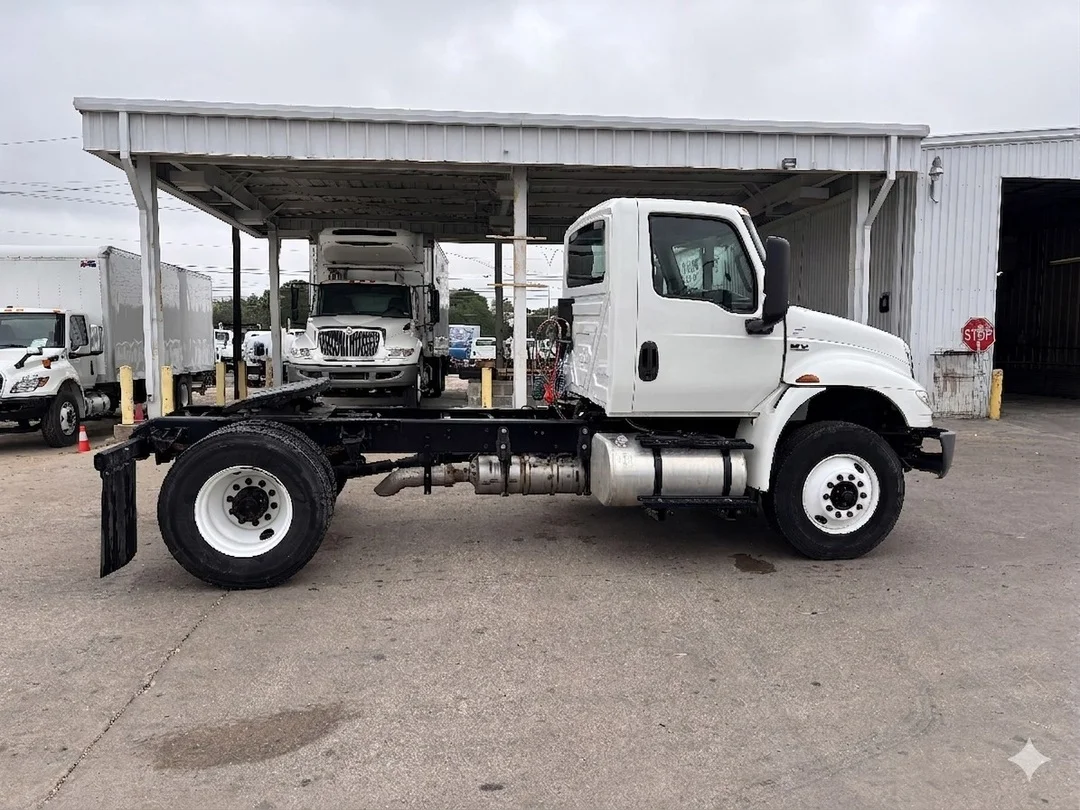 2022 International MV - image 7