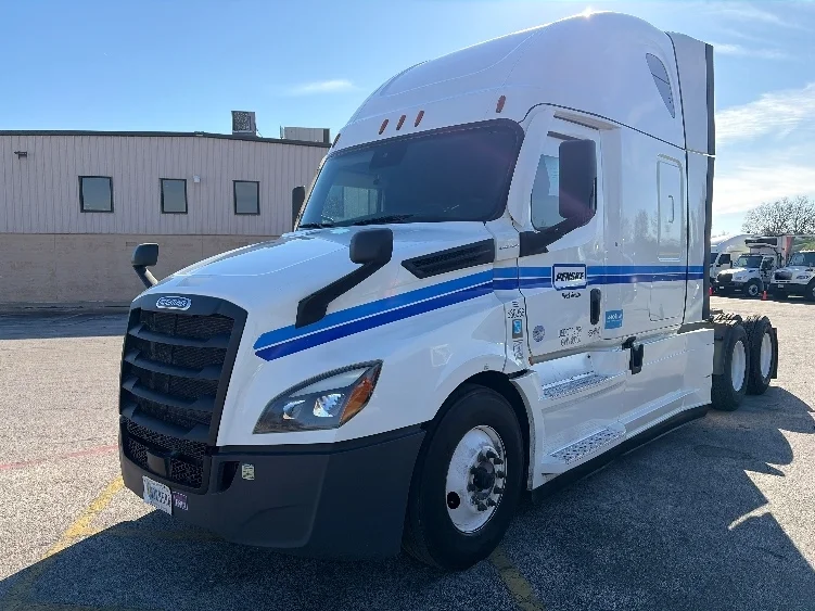 2023 Freightliner Cascadia - image 3