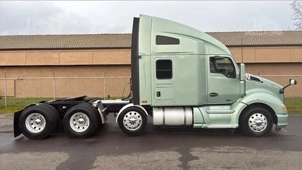 2020 Kenworth T680 - image 4