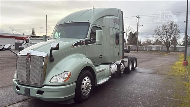 2020 Kenworth T680 - image 3