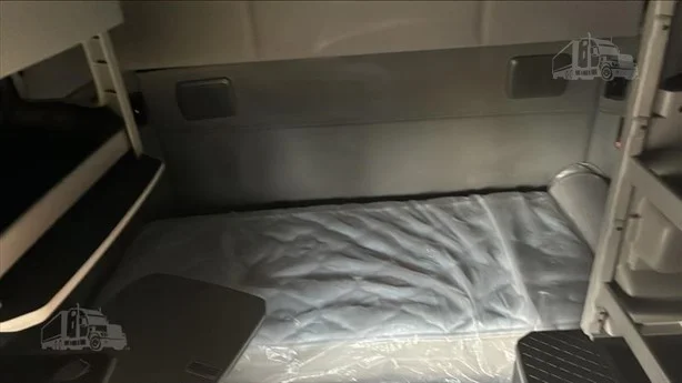 2020 Kenworth T680 - image 6