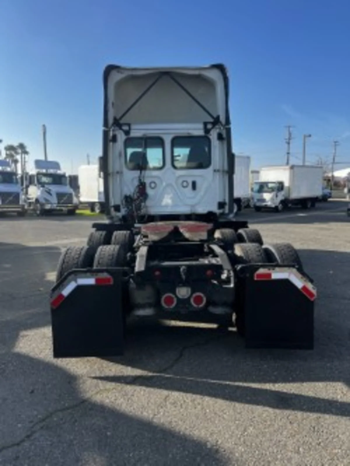 2019 Freightliner Cascadia - image 5
