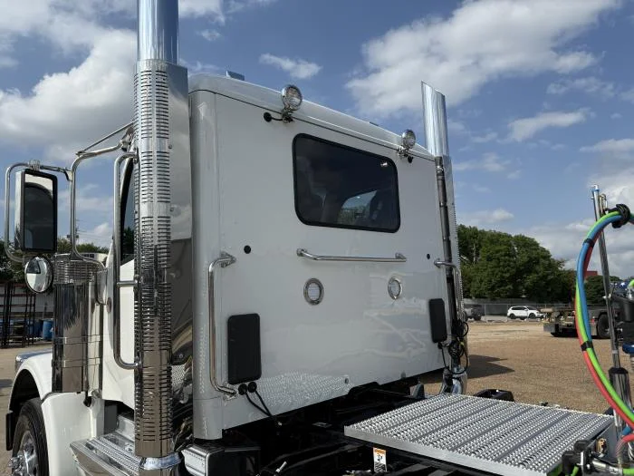 2026 Peterbilt 589 - image 23