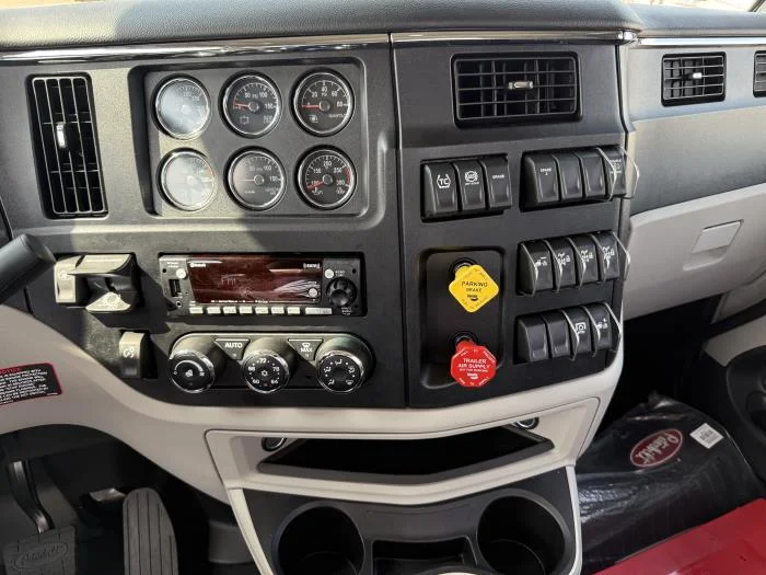 2026 Peterbilt 589 - image 39