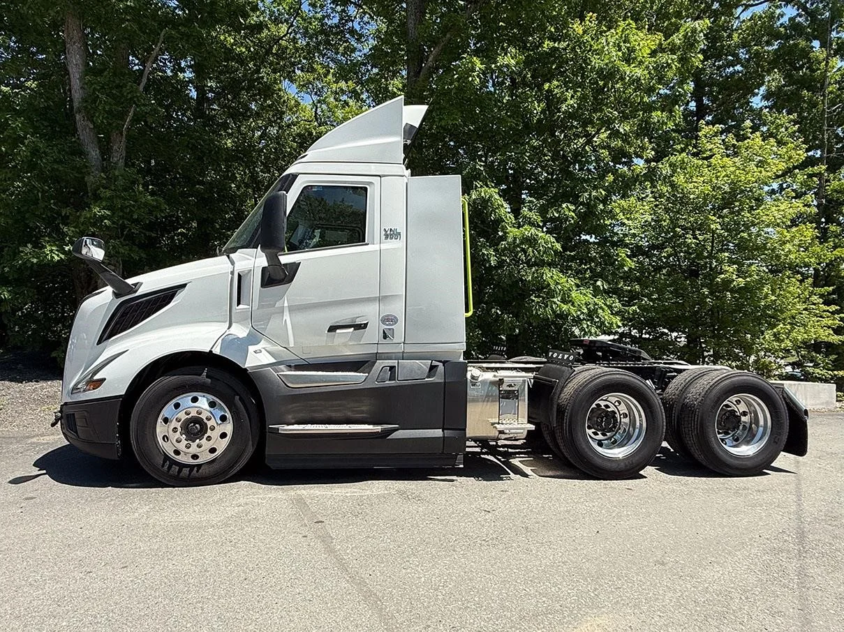 2025 Volvo VNL 300