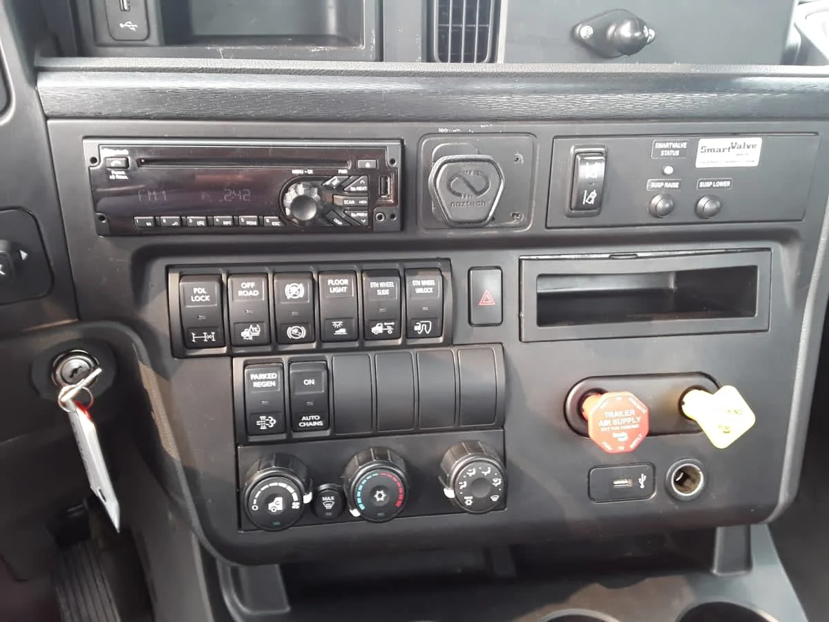 2020 International LT in Hilliard, OH — photo 9