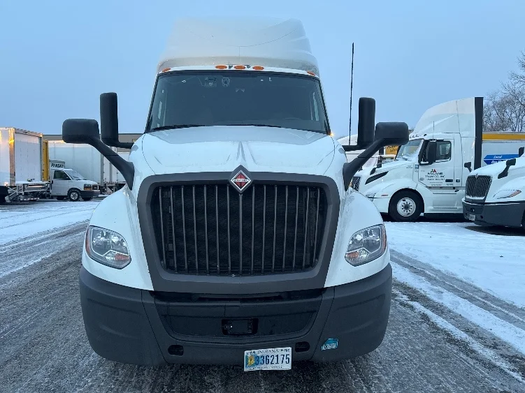 2023 International LT - image 2