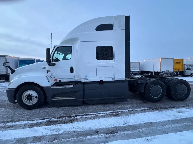 2023 International LT - image 4