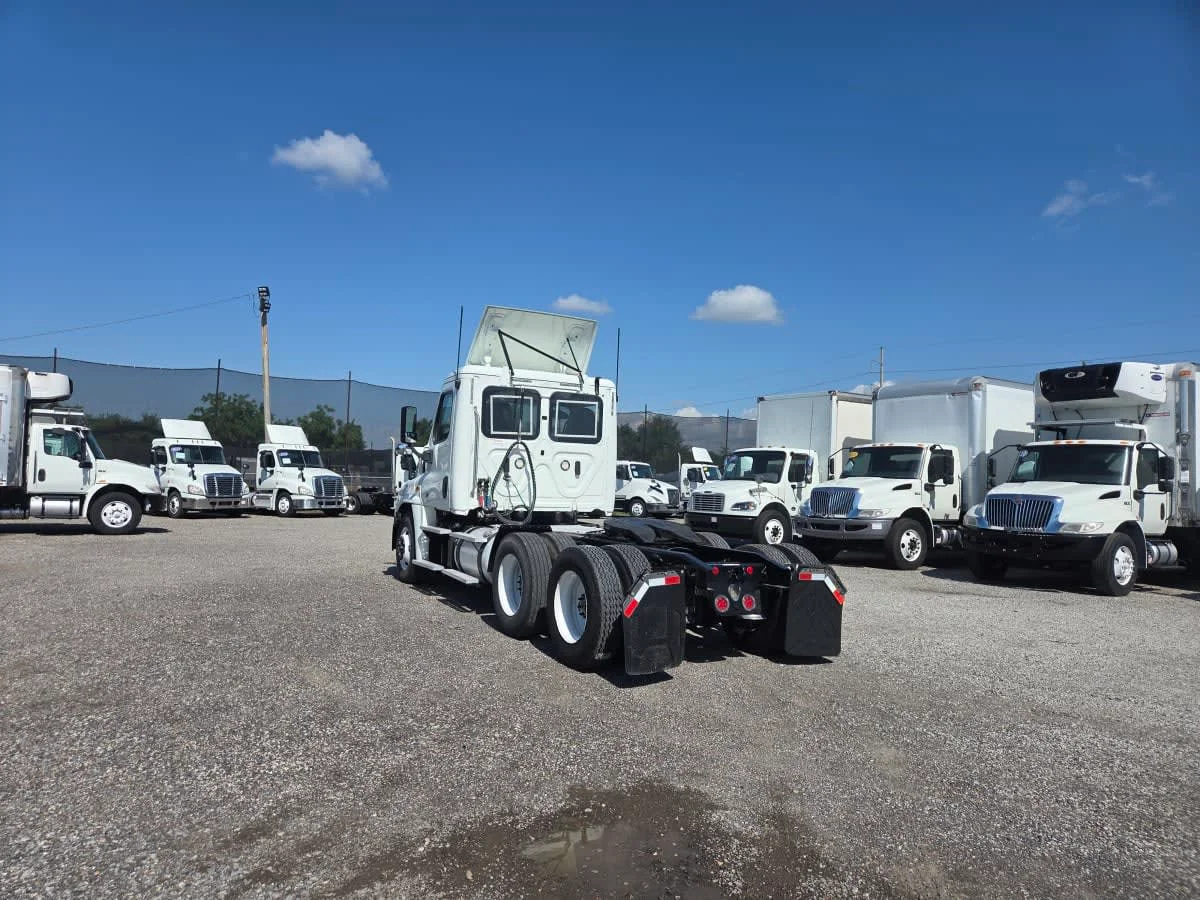 2018 Freightliner Cascadia in St. Rose, LA — photo 6
