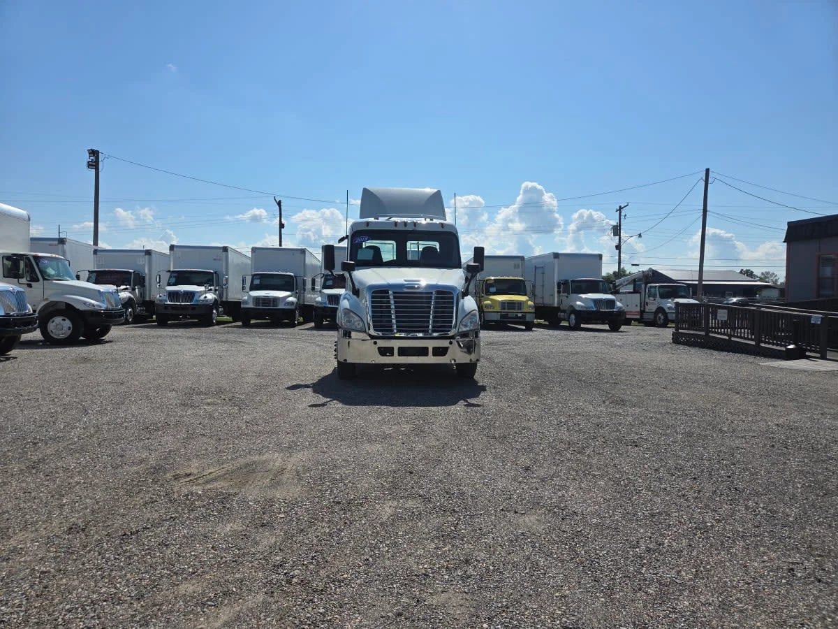 2018 Freightliner Cascadia in St. Rose, LA — photo 2