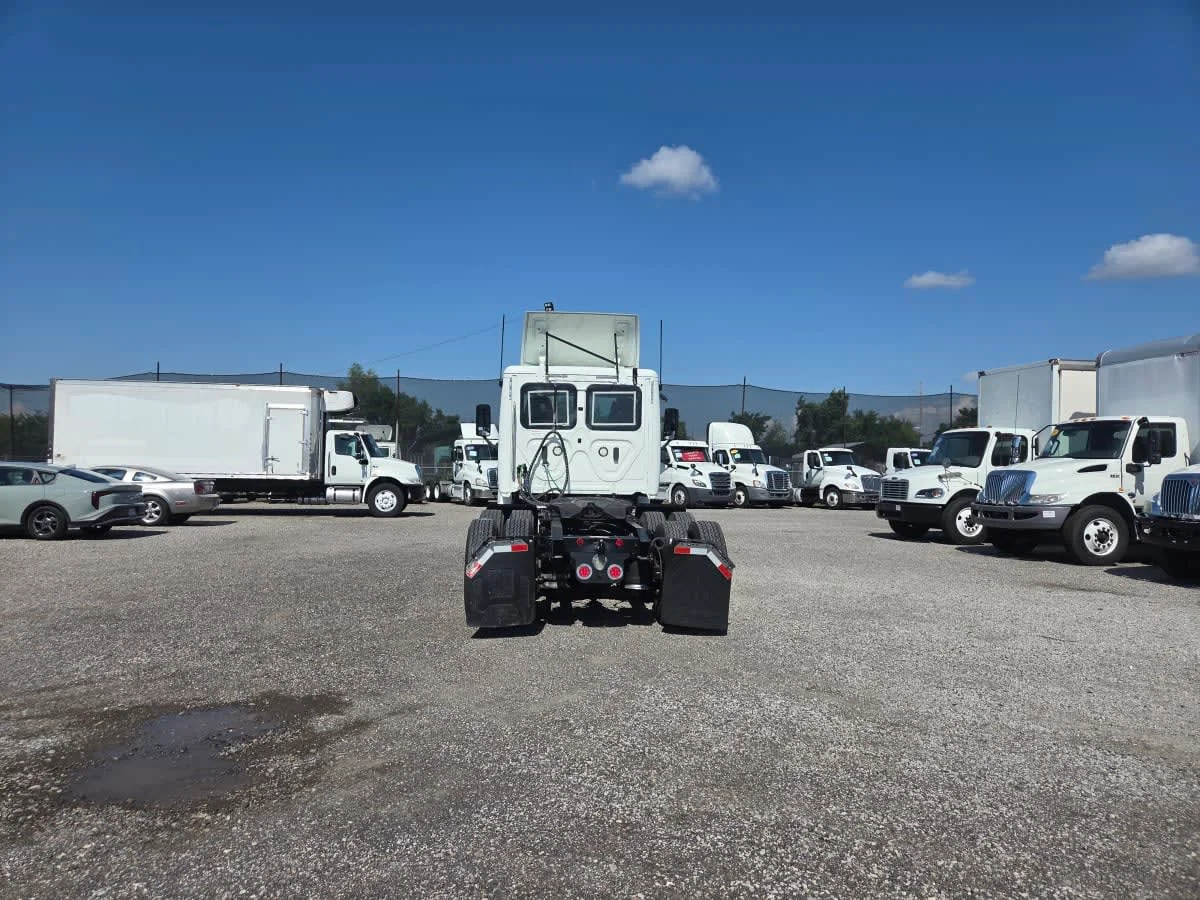 2018 Freightliner Cascadia in St. Rose, LA — photo 5