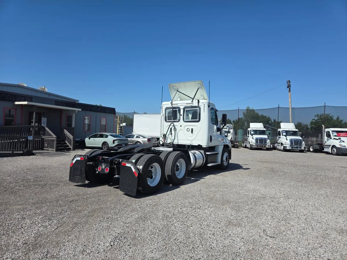 2018 Freightliner Cascadia in St. Rose, LA — photo 4