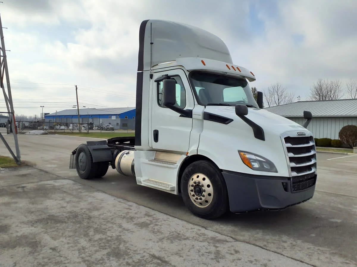 2020 Freightliner Cascadia in Indianapolis, IN — photo 3