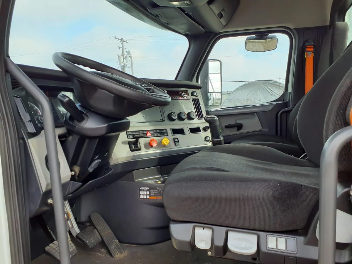 2020 Freightliner Cascadia in Indianapolis, IN — photo 7