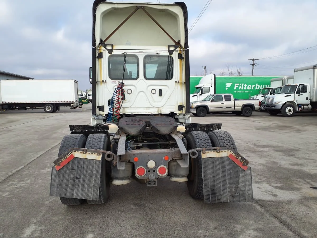 2020 Freightliner Cascadia in Indianapolis, IN — photo 5