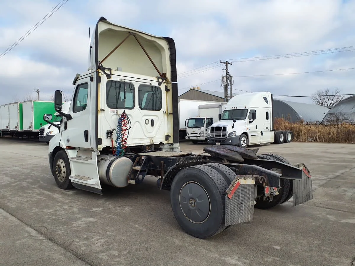 2020 Freightliner Cascadia in Indianapolis, IN — photo 6