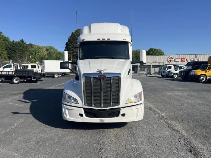 2022 Peterbilt 579 - image 3