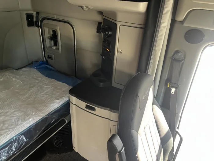 2022 Peterbilt 579 - image 19