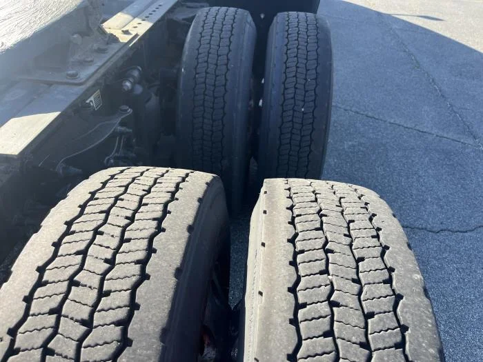 2022 Peterbilt 579 - image 9