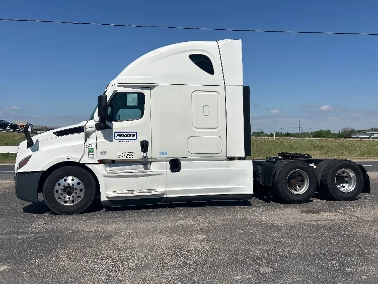 2022 Freightliner Cascadia in Atlanta, GA — photo 4