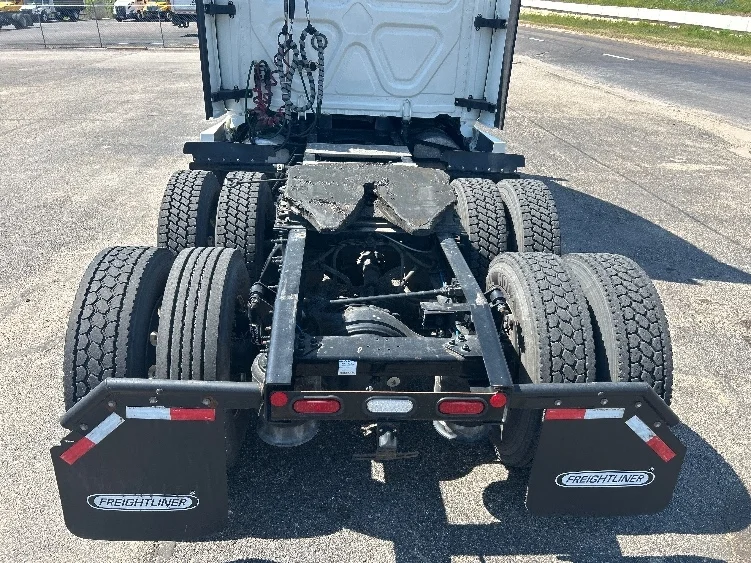 2022 Freightliner Cascadia in Atlanta, GA — photo 6