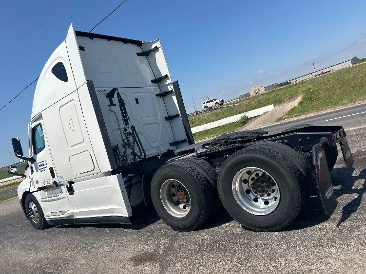 2022 Freightliner Cascadia in Atlanta, GA — photo 5