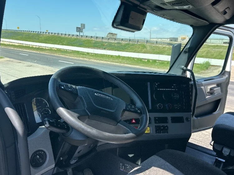2022 Freightliner Cascadia in Atlanta, GA — photo 10