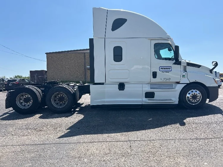 2022 Freightliner Cascadia in Atlanta, GA — photo 8