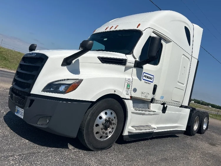2022 Freightliner Cascadia in Atlanta, GA — photo 3
