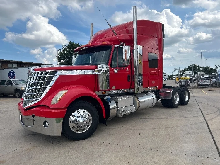 2017 International LoneStar - image 3