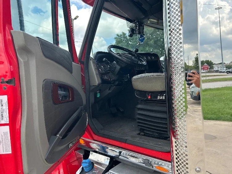 2017 International LoneStar - image 9