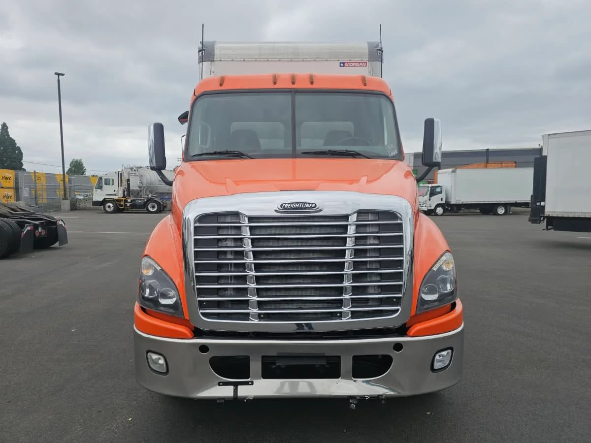 2018 Freightliner Cascadia in Tacoma, WA — photo 2