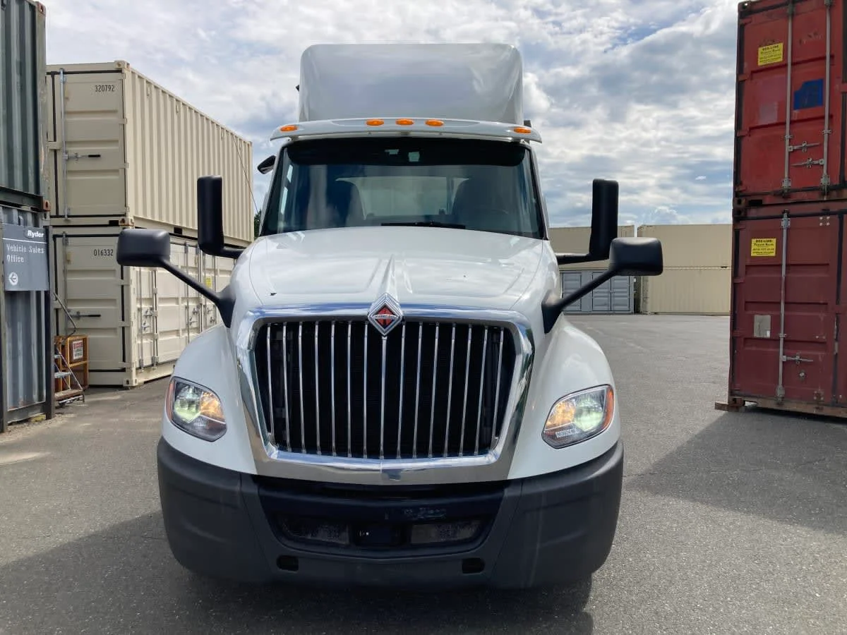 2019 International LT in Springfield, MA — photo 2