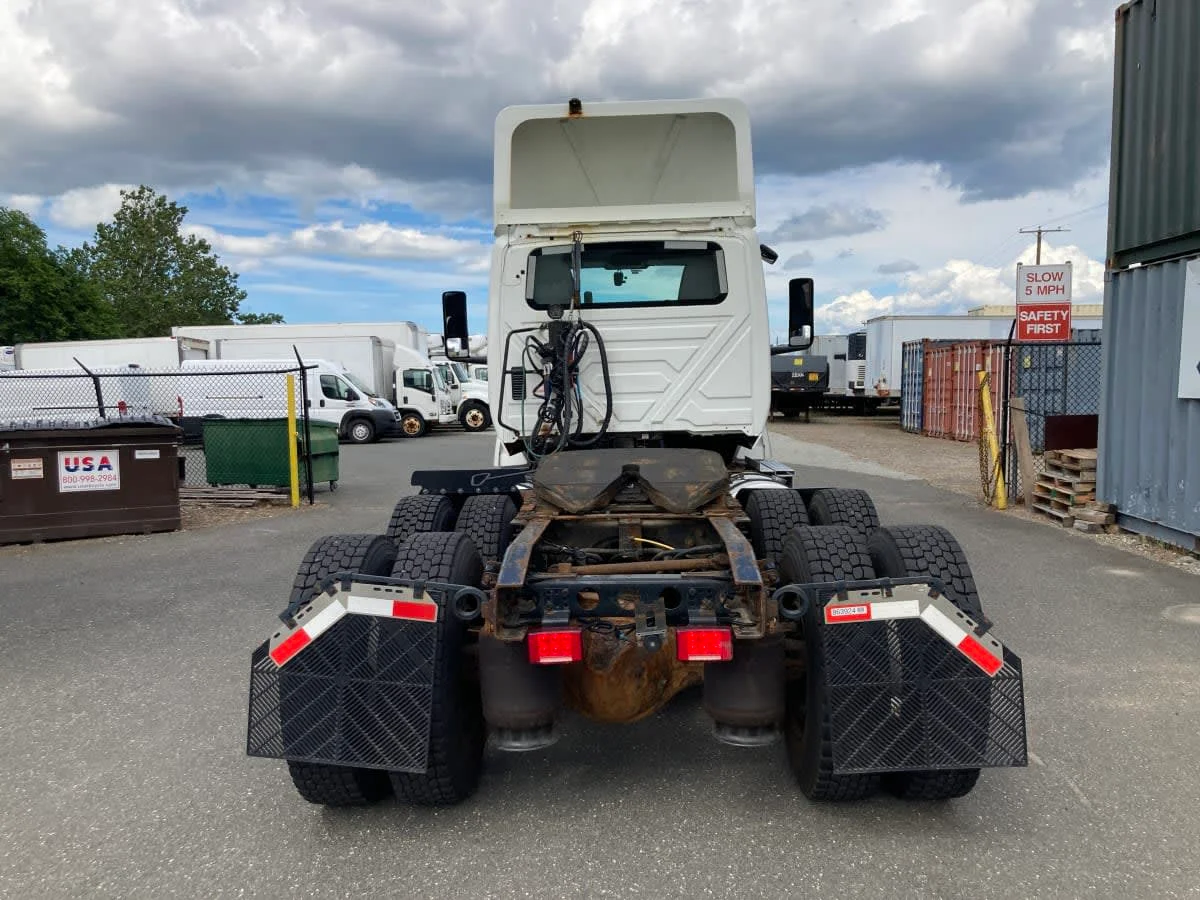 2019 International LT in Springfield, MA — photo 5