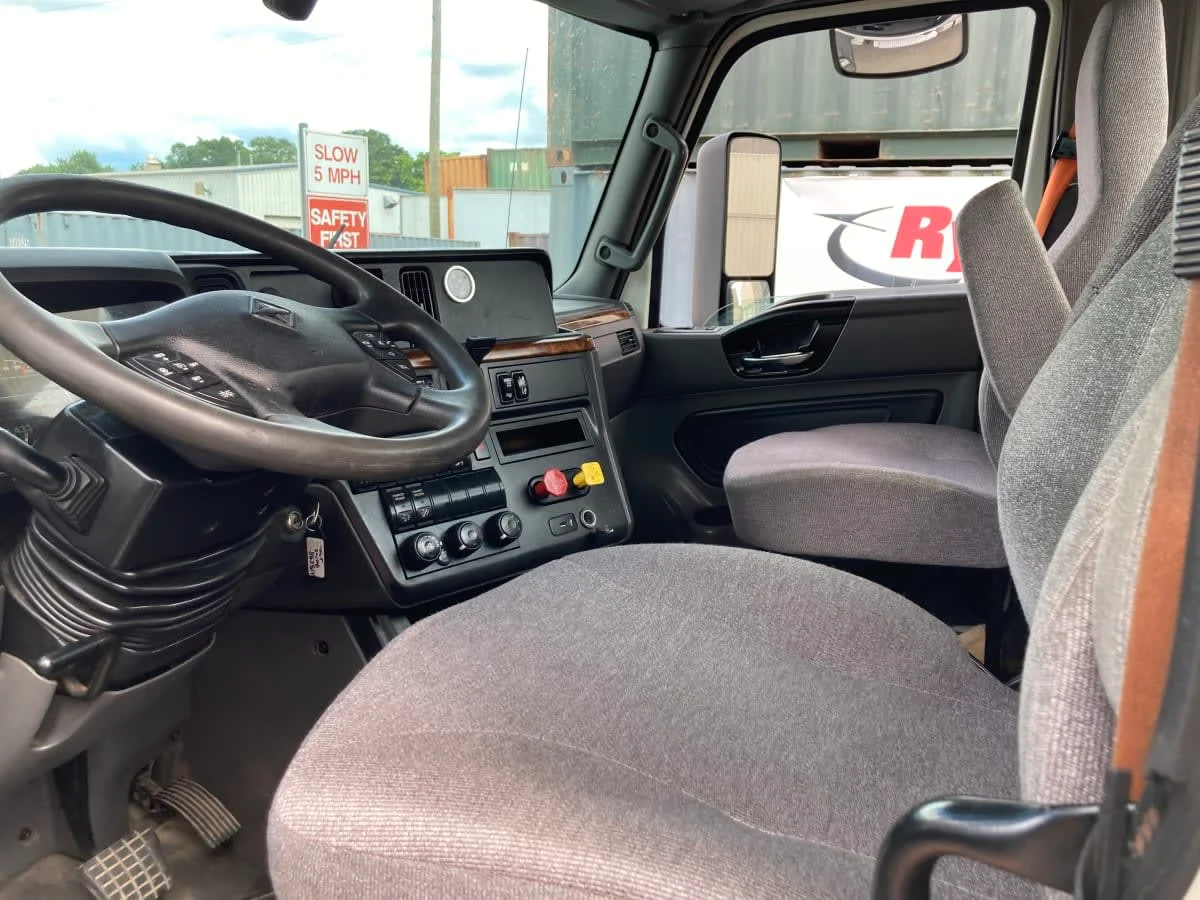 2019 International LT in Springfield, MA — photo 11
